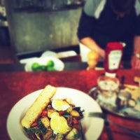 9/30/2012にGeoffrey B.がSubeez Cafe Restaurant Barで撮った写真