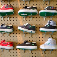 รูปภาพถ่ายที่ Keep Company Shoes โดย Keep Company Shoes เมื่อ 11/15/2013