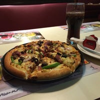 Photo taken at Pizza Hut by Fadhel G. on 7/23/2015
