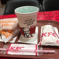 Photo taken at KFC by Hirosi Y. on 10/3/2016
