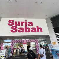 Foto tomada en Suria Sabah Shopping Mall  por sufidylan el 8/1/2022