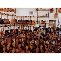 Foto scattata a Retrofret Vintage Guitars da Emilia B. il 10/20/2013