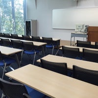 Photo taken at 産業能率大学 代官山キャンパス by Aishi Y. on 9/28/2014