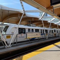 Photo taken at Brentwood Town Centre SkyTrain Station by Polly V. on 8/20/2022