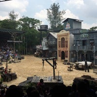 Photo taken at Hollywood Cowboy Stunt Show by suee 巧. on 6/5/2015