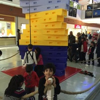 Das Foto wurde bei Starcity Outlet von yusuf e. am 10/29/2015 aufgenommen