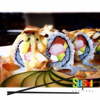 รูปภาพถ่ายที่ Sushi &amp;amp; Cebiches โดย Mónica Gómez Franzin เมื่อ 9/19/2014