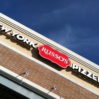 รูปภาพถ่ายที่ Russo&amp;#39;s New York Pizzeria โดย Dey B. เมื่อ 11/8/2012