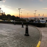 รูปภาพถ่ายที่ Renaissance Concourse Atlanta Airport Hotel โดย Sheel K. เมื่อ 11/6/2023