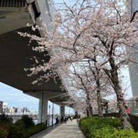 Photo taken at 吾妻橋 隅田川テラス 左岸 by いぬマン on 4/2/2022