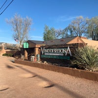 Photo taken at Vino Di Sedona Fine Wine &amp;amp; Craft Beer by Carleigh F. on 4/10/2022