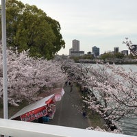 Photo taken at 桜宮橋 (銀橋) by 栗 on 4/1/2023