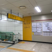 Photo taken at Sinnonhyeon Stn. by 재영 허. on 9/19/2022