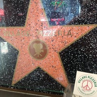 2/26/2013 tarihinde BrianKat A.ziyaretçi tarafından Village Pizzeria'de çekilen fotoğraf