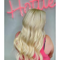 Foto tomada en Hottie Hair Salon &amp;amp; Extensions Store  por Hottie Hair Salon &amp;amp; Extensions Store el 8/29/2021