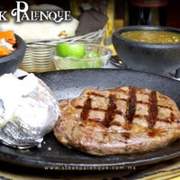 10/13/2015 tarihinde Marco R.ziyaretçi tarafından Steak Palenque'de çekilen fotoğraf