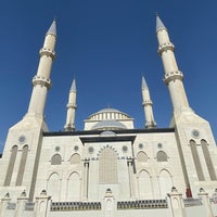 Photo taken at Al Farooq Omar Bin Al Khattab Mosque مسجد الفاروق عمر بن الخطاب by Uschi D. on 4/12/2023