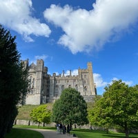 Photo taken at Arundel Castle Gatehouse by Kanchana S. on 9/11/2022