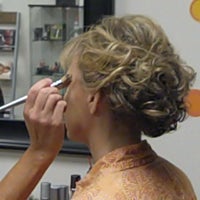 Das Foto wurde bei headstrong hair salon von headstrong hair salon &amp;amp; makeup studio, Yardley, PA am 4/2/2014 aufgenommen