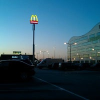 รูปภาพถ่ายที่ McDonald&#39;s โดย Jecepede &. เมื่อ 1/30/2013