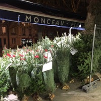 Photo taken at Monceau Fleurs by Cyril R. on 11/27/2015