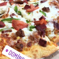 Photo taken at Domino&amp;#39;s Pizza by UmuT M. on 2/17/2018