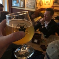 Foto diambil di The Shamrock Inn - Irish Craft Beer Bar oleh Jon G. pada 9/6/2019