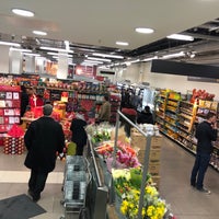 Photo taken at Marks &amp;amp; Spencer by Brian B. on 2/2/2018