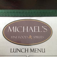 Foto tirada no(a) Michael&#39;s Fine Food &amp; Spirits por Tim S. em 2/9/2013