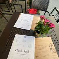 Das Foto wurde bei Chmeli Suneli restauracja Gruzińska von Val am 6/27/2020 aufgenommen