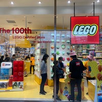 Photo taken at LEGO Store by Akiles M. on 4/28/2019