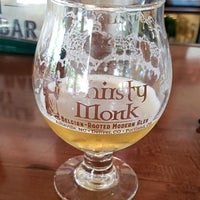 Foto tirada no(a) Thirsty Monk Brewery &amp;amp; Pub por Ken J. em 9/22/2018