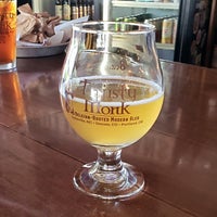 Foto tirada no(a) Thirsty Monk Brewery &amp;amp; Pub por Ken J. em 9/22/2018