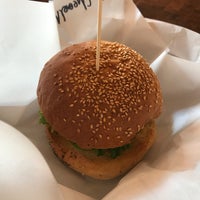 รูปภาพถ่ายที่ Burger Ltd โดย Oksana G. เมื่อ 7/6/2019