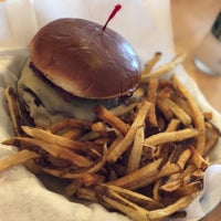 Photo taken at Meatheads Burgers &amp;amp; Fries by Richard S. on 8/25/2018
