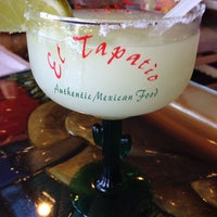 Foto diambil di El Tapatio Mexican Restaurant oleh Barbara R. pada 12/21/2013