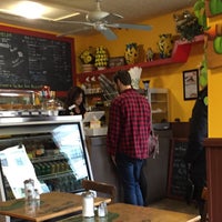 1/9/2016 tarihinde Aubree L.ziyaretçi tarafından Bom Cafe'de çekilen fotoğraf