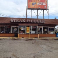 Photo taken at Steak &amp;#39;n Egger by Michael Walsh A. on 10/9/2015
