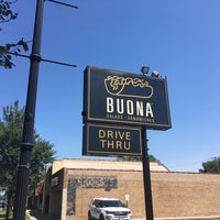 รูปภาพถ่ายที่ Buona โดย Michael Walsh A. เมื่อ 7/8/2019