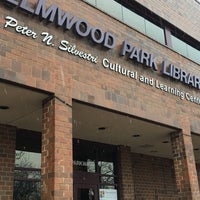 Das Foto wurde bei Elmwood Park Public Library von Michael Walsh A. am 11/25/2018 aufgenommen