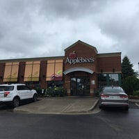 Photo taken at Applebee&amp;#39;s Grill + Bar by Michael Walsh A. on 7/21/2018