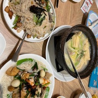 Photo taken at PUTIEN Restaurant 莆田菜馆 by Julian Y. on 7/24/2022