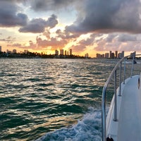 Foto tirada no(a) Miami Yacht Club por Ramzi A. em 10/1/2017