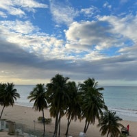 Foto scattata a Courtyard by Marriott Isla Verde Beach Resort da Unni P. il 3/22/2022