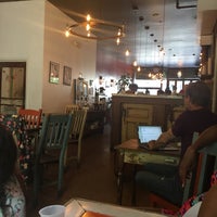 Foto tirada no(a) Outpost Café and Bar por Edward S. em 6/20/2017