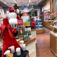 Photo taken at Bath &amp;amp; Body Works by Anna A. on 12/13/2016