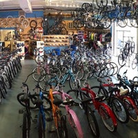 รูปภาพถ่ายที่ Elite Cycling &amp;amp; Fitness โดย Elite Cycling &amp;amp; Fitness เมื่อ 11/26/2013