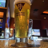 Photo taken at BJ&amp;#39;s Restaurant &amp;amp; Brewhouse by Sean F. on 8/14/2022