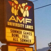 Foto tirada no(a) AMF University Lanes por Tasha C. em 5/8/2016