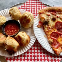 2/25/2018 tarihinde Eric S.ziyaretçi tarafından Bellissimo Pizza Cafe'de çekilen fotoğraf